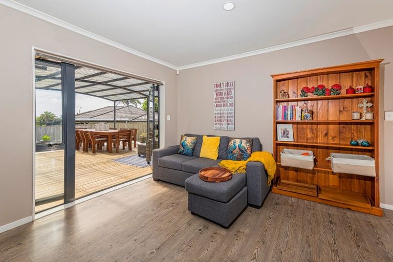 Photo of property in 12 Reybert Place, Massey, Auckland, 0614
