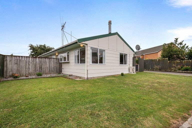 Photo of property in 105 Hillcrest Drive, Kelvin Grove, Palmerston North, 4414