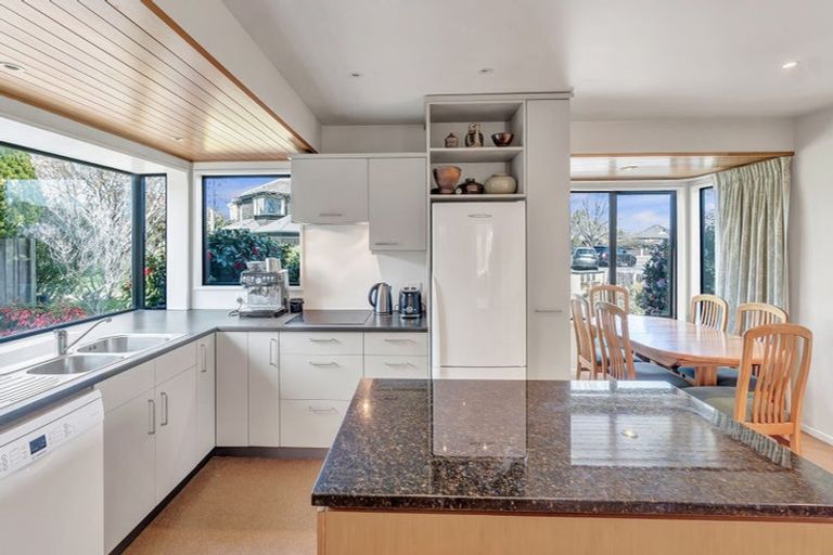 Photo of property in 9 Buscot Gate, Avonhead, Christchurch, 8042