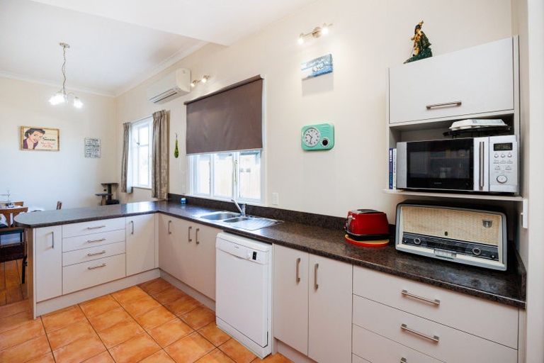 Photo of property in 93 Featherston Street, Takaro, Palmerston North, 4412