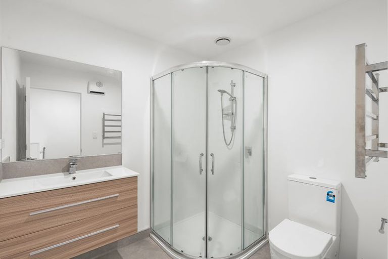 Photo of property in 2/304 Waterloo Road, Hornby, Christchurch, 8042