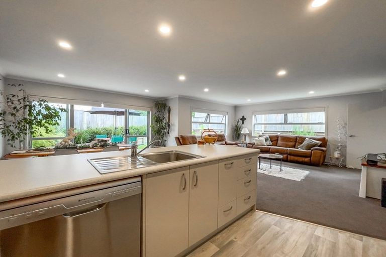 Photo of property in 50u2 Banbury Crescent, Fairfield, Hamilton, 3214