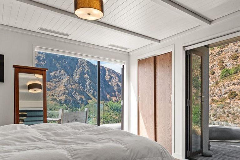 Photo of property in 12 Crow's Nest Road, Arthurs Point, Queenstown, 9371