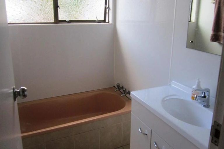 Photo of property in 24 Palmers Road, Clendon Park, Auckland, 2103