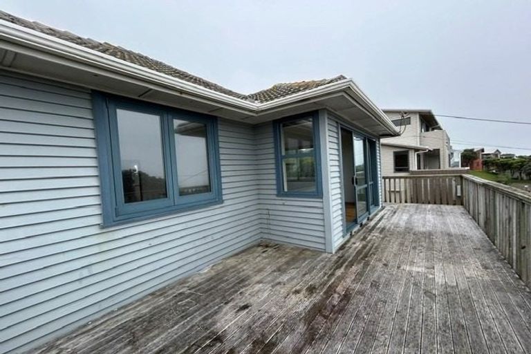 Photo of property in 35 Pikarere Street, Titahi Bay, Porirua, 5022
