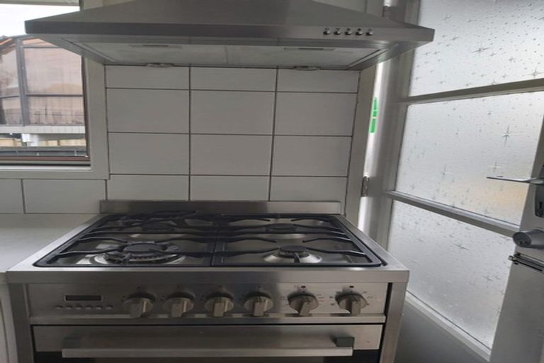 Photo of property in 1/3 Bentley Avenue, Glenfield, Auckland, 0629