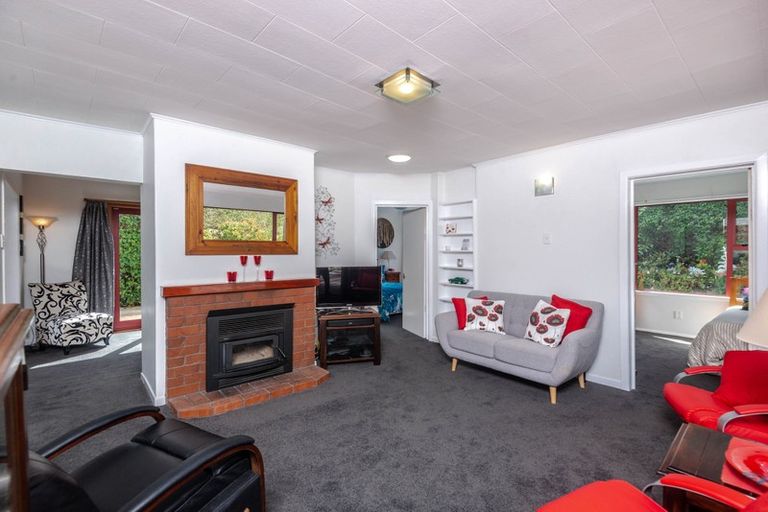 Photo of property in 15 Ruskin Road, Newlands, Wellington, 6037