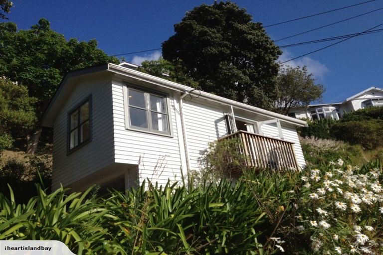 Photo of property in 2 Severn Street, Island Bay, Wellington, 6023