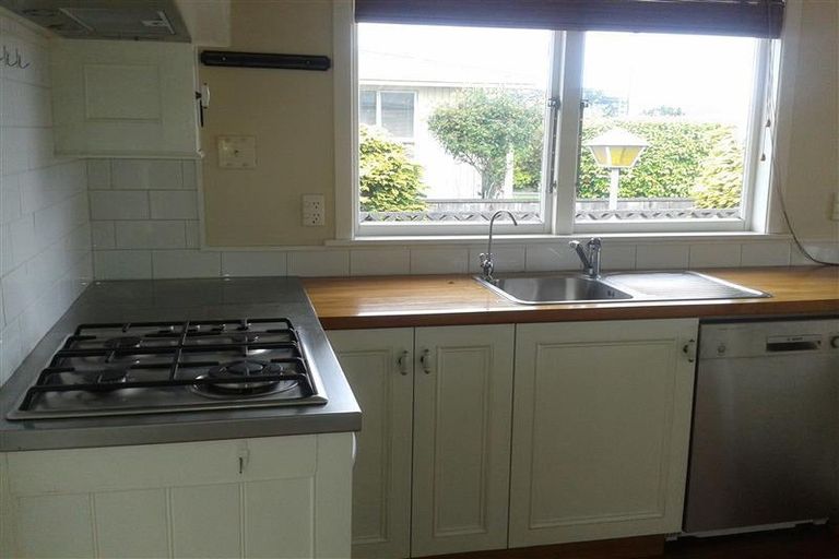 Photo of property in 5 Trafalgar Street, Westown, New Plymouth, 4310