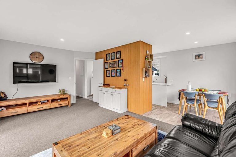 Photo of property in 2/49 Shannon Place, Belfast, Christchurch, 8051