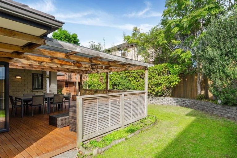 Photo of property in 6 English Oak Drive, Schnapper Rock, Auckland, 0632