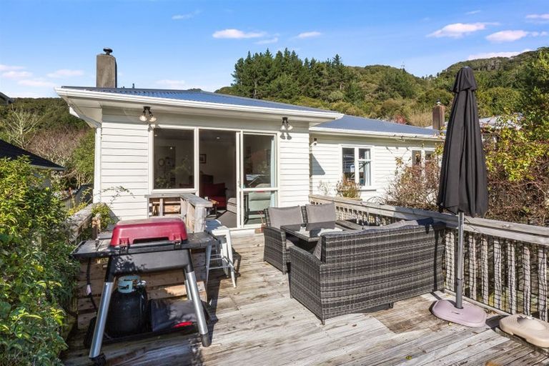 Photo of property in 27 Gardiner Grove, Wainuiomata, Lower Hutt, 5014