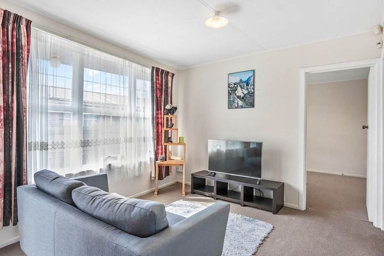 Photo of property in 2/84 Portage Road, New Lynn, Auckland, 0600