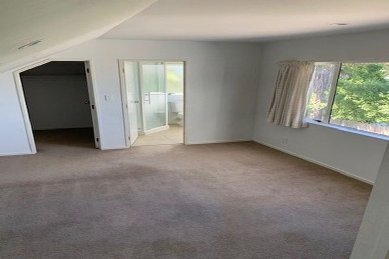 Photo of property in 6 Nile Road, Kelston, Auckland, 0602