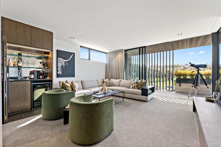 Photo of property in 41 Craig Road, Milford, Auckland, 0620