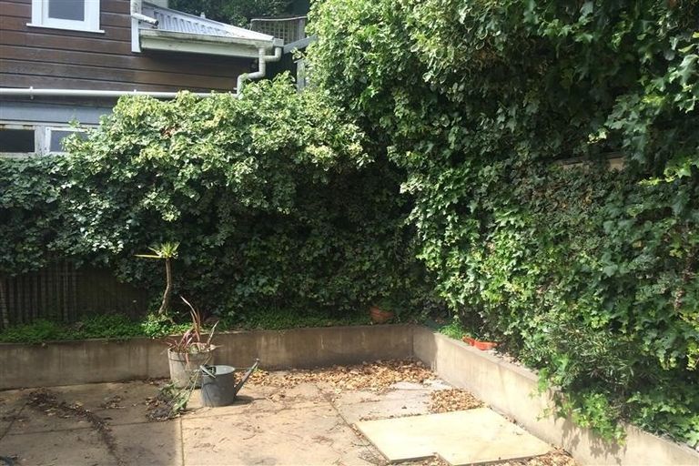 Photo of property in 50 Palliser Road, Roseneath, Wellington, 6011