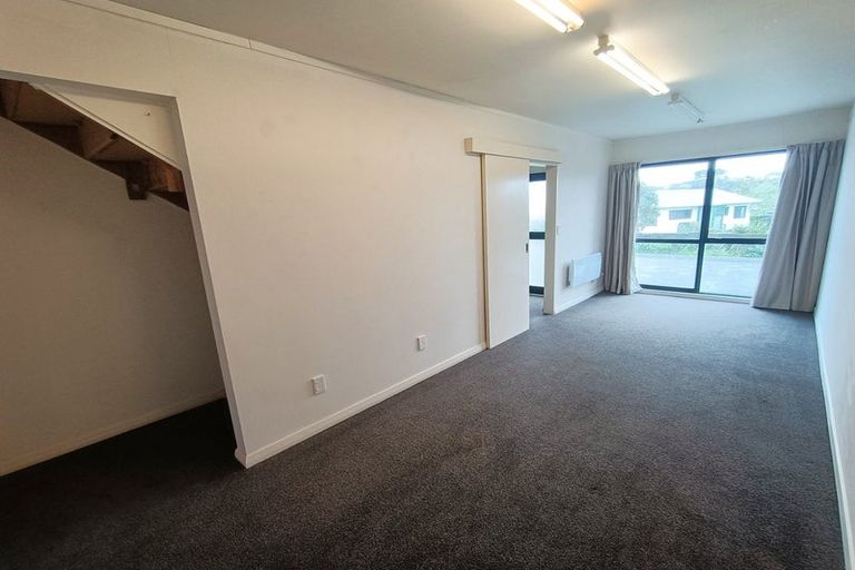 Photo of property in 21 Ladbrooke Drive, Newlands, Wellington, 6037