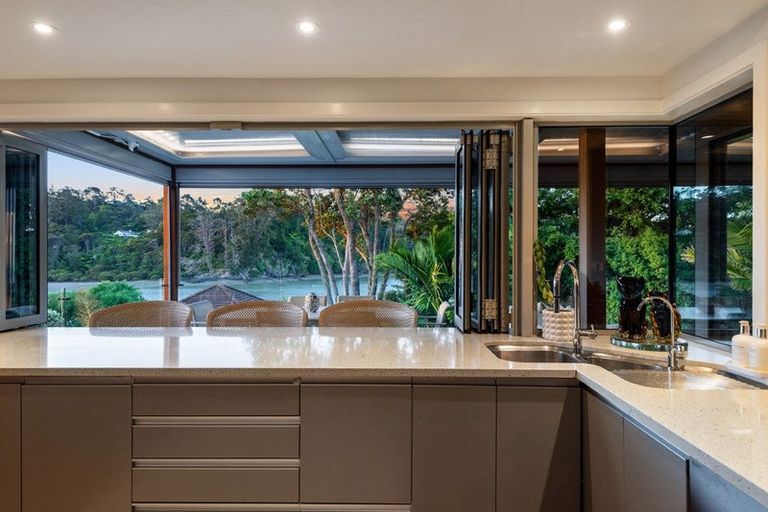 Photo of property in 14 Oscar Road, Greenhithe, Auckland, 0632