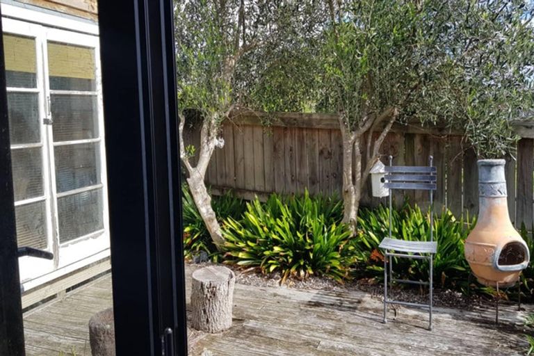 Photo of property in 11 Odin Place, Beach Haven, Auckland, 0626
