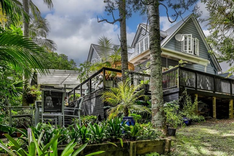 Photo of property in 119 Daffodil Street, Titirangi, Auckland, 0604