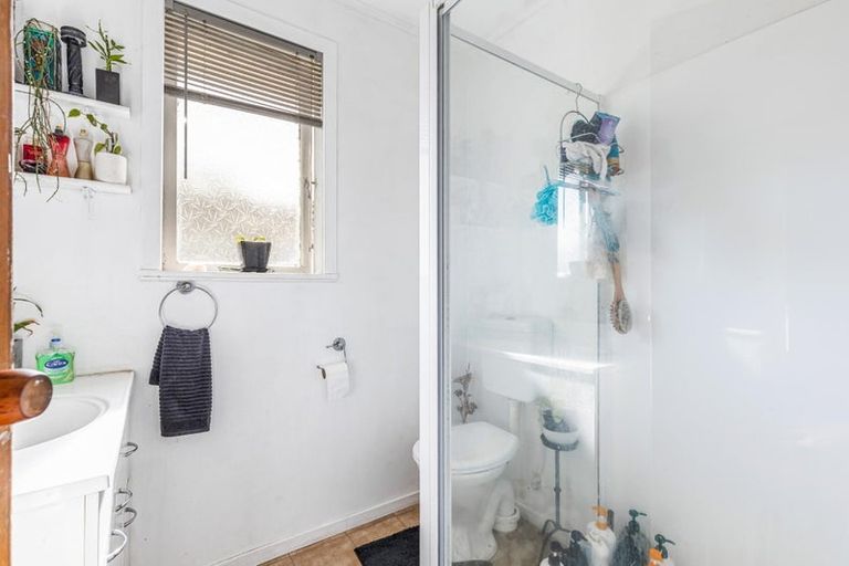 Photo of property in 28 Helena Street, Massey, Auckland, 0614