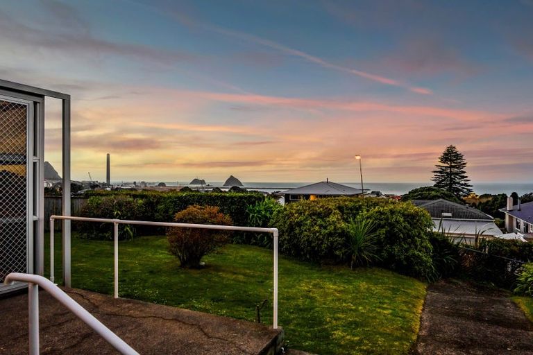 Photo of property in 413 Devon Street West, Lynmouth, New Plymouth, 4310