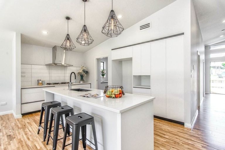 Photo of property in 9 Nerehana Place, Red Beach, 0932