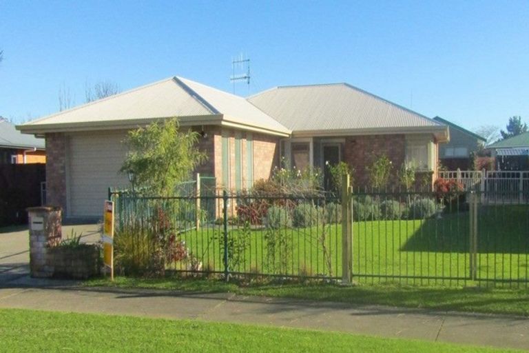 Photo of property in 19 Edgewater Grove, Whakatane, 3120