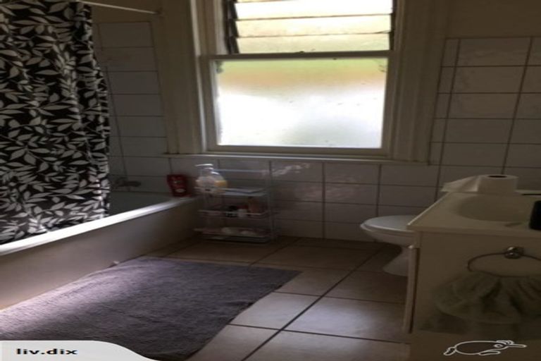 Photo of property in 2/106 Glenmore Street, Northland, Wellington, 6012