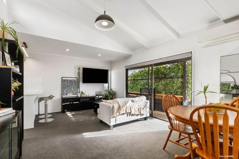 Photo of property in 7b Edgewater Parade, Waiuku, 2123