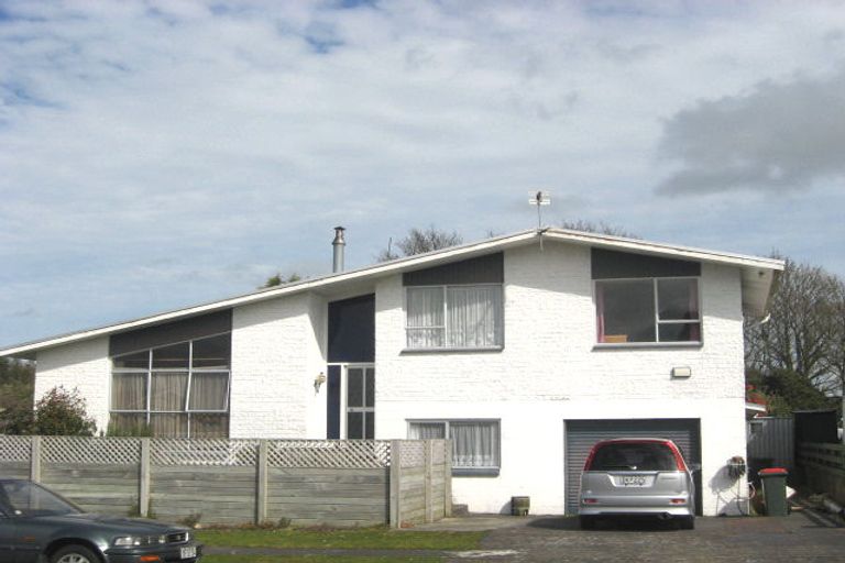 Photo of property in 17 Oberon Street, Stratford, 4332