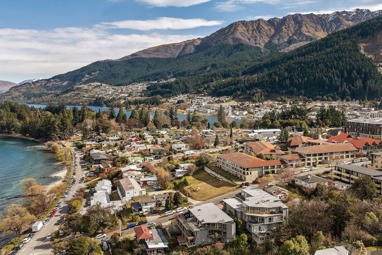 Photo of property in Rahiri Apartments, 1/23 Adelaide Street, Queenstown, 9300