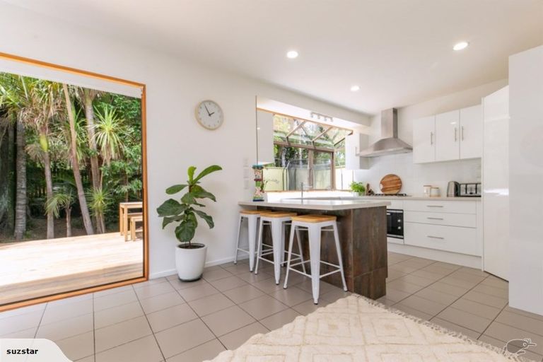 Photo of property in 111 Woodlands Park Road, Titirangi, Auckland, 0604