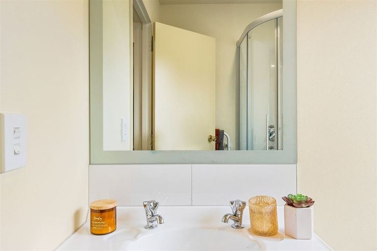 Photo of property in 20 Lanyon Place, Whitby, Porirua, 5024