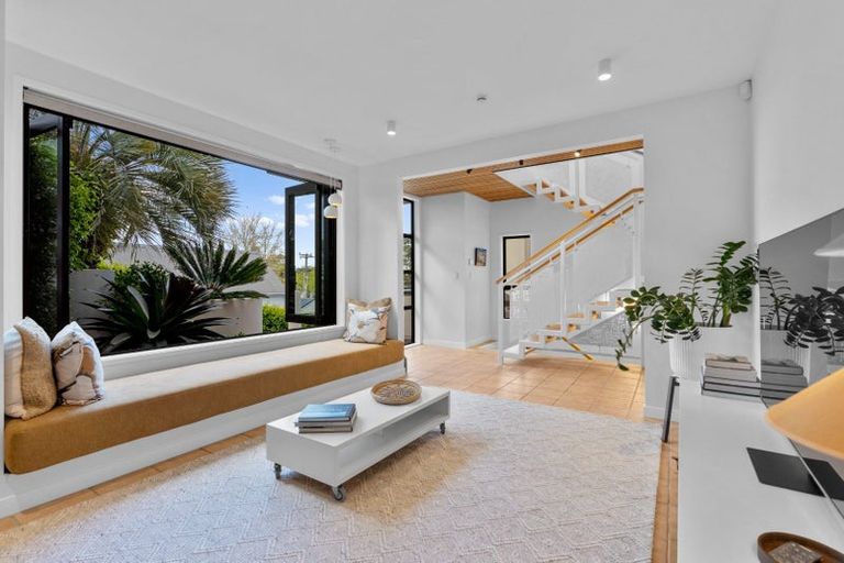 Photo of property in 14b Alfred Street, Northcote Point, Auckland, 0627