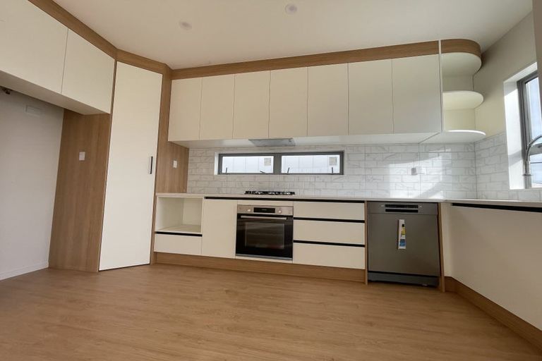 Photo of property in 11 Mata Road, Massey, Auckland, 0614