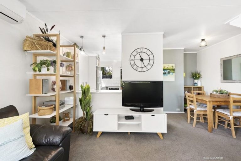 Photo of property in 2a Makatote Grove, Churton Park, Wellington, 6037