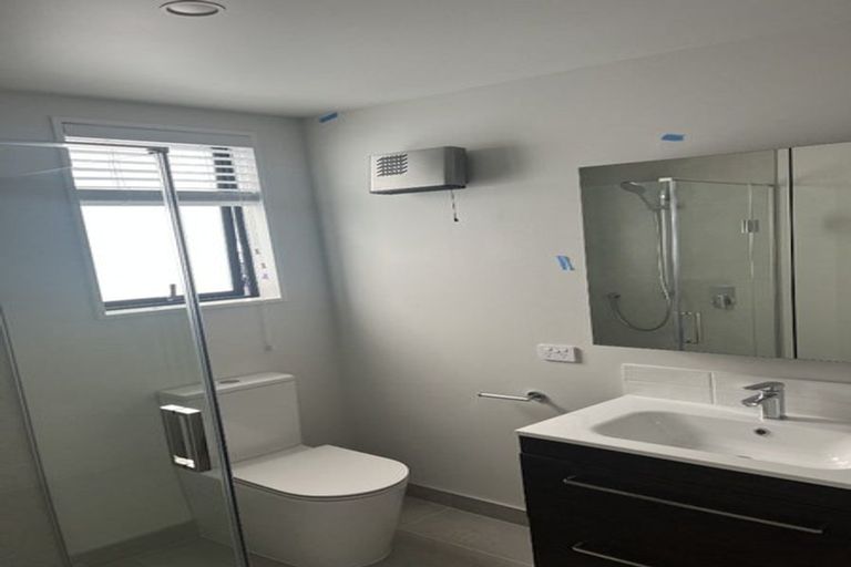 Photo of property in 1/79 Edmonton Road, Henderson, Auckland, 0612