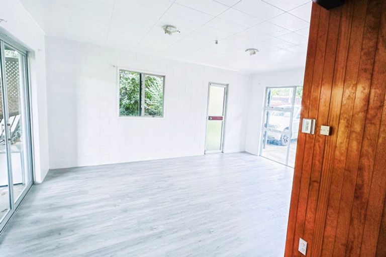 Photo of property in 54 Colwill Road, Massey, Auckland, 0614