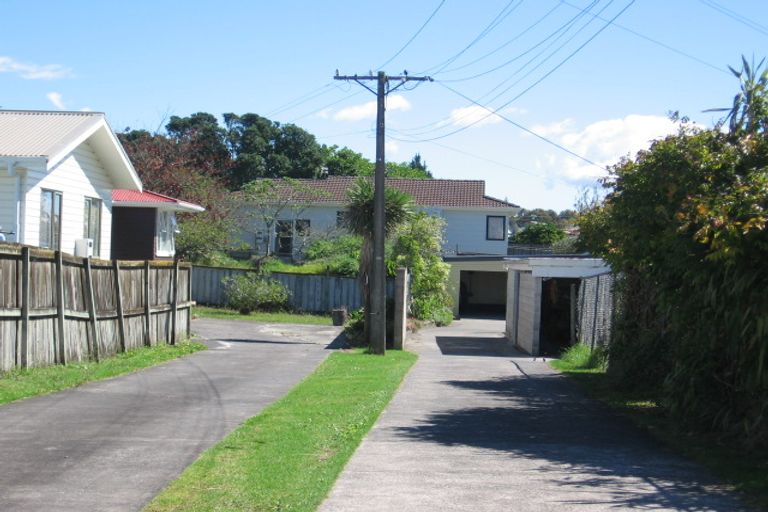 Photo of property in 32 Cobham Crescent, Kelston, Auckland, 0602