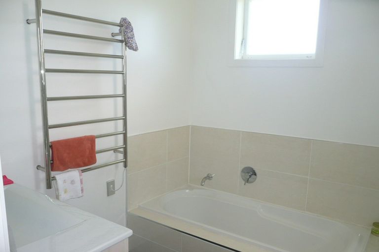 Photo of property in 74 Forest Hill Road, Henderson, Auckland, 0612