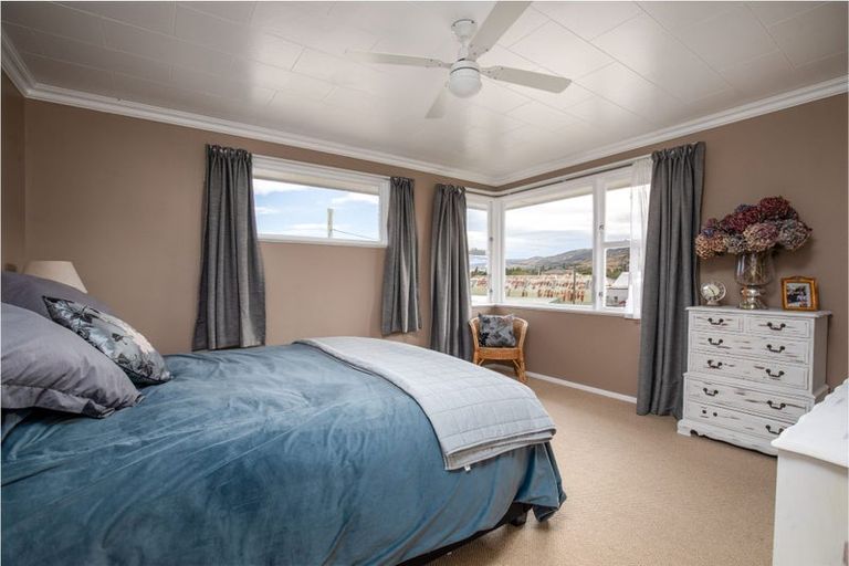 Photo of property in 107 Branxholm Street, Roxburgh, 9500