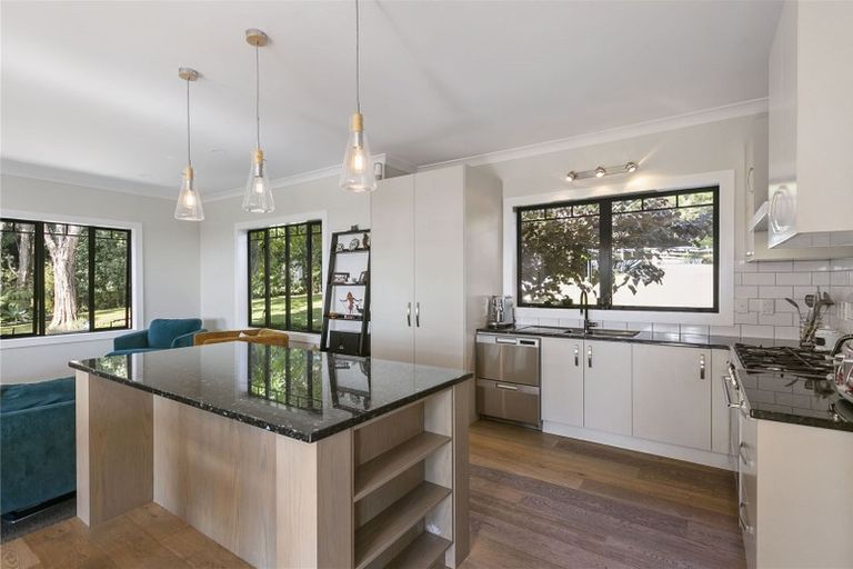 Photo of property in 251 Kaipara Road, Papakura, 2582