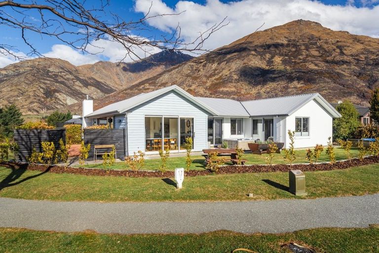 Photo of property in 2 Widgeon Place, Lake Hayes, Queenstown, 9304