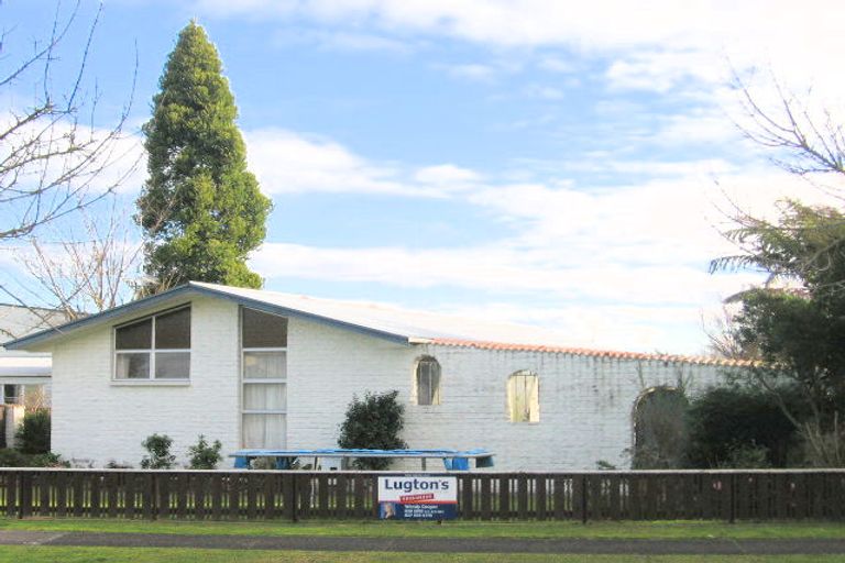 Photo of property in 69 Oakfield Crescent, Pukete, Hamilton, 3200