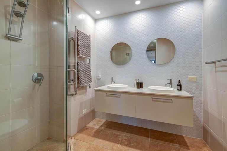 Photo of property in 1/7 The Promenade, Takapuna, Auckland, 0622