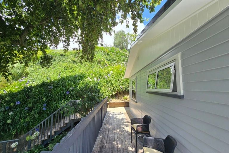 Photo of property in Cotswold Cottage B & B, 46 Maramarahi Road, Thames, 3578