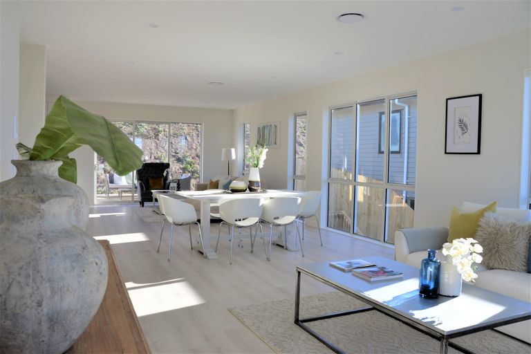 Photo of property in 98 Godfrey Drive, Orewa, 0931