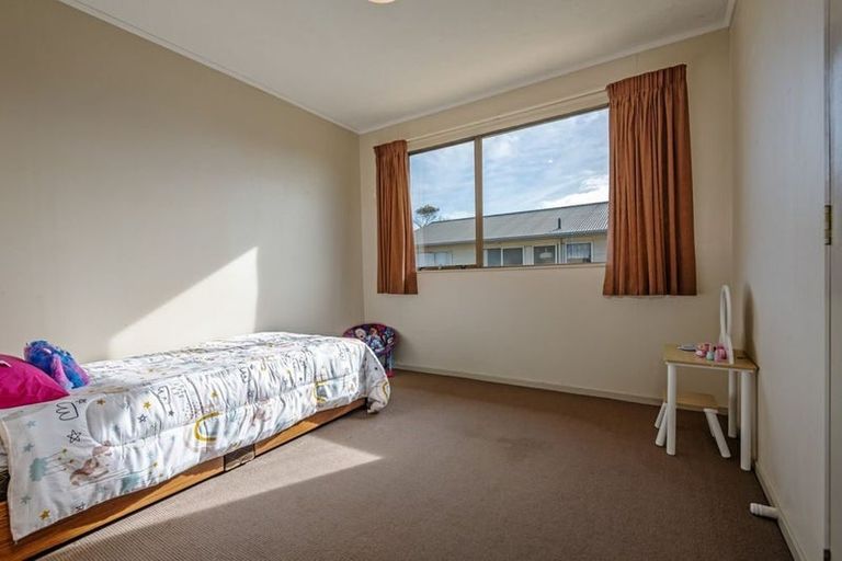 Photo of property in 9 Colonial Place, Kelvin Grove, Palmerston North, 4414