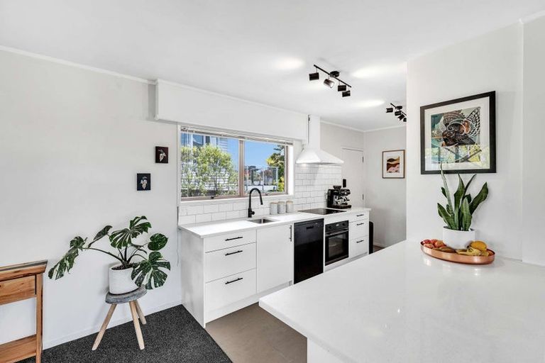 Photo of property in 1 Pleasant Road, Glen Eden, Auckland, 0602